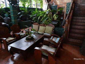 Breakfast, lunch, dinner served; Filipino cuisine 