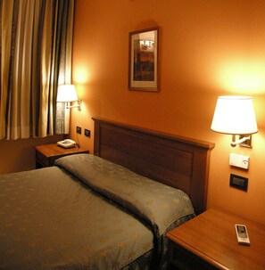 Double Room, 1 Double Bed, Smoking, Ensuite | Minibar, in-room safe, desk, iron/ironing board - Hotel Forum (Rozzano)