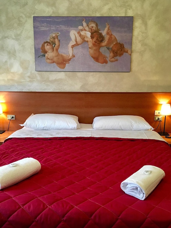 Minibar, in-room safe, desk, iron/ironing board - Hotel Forum (Rozzano)