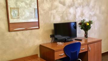 Minibar, in-room safe, desk, iron/ironing board