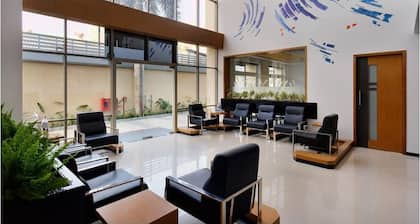 Hi5 Hotel & Experience