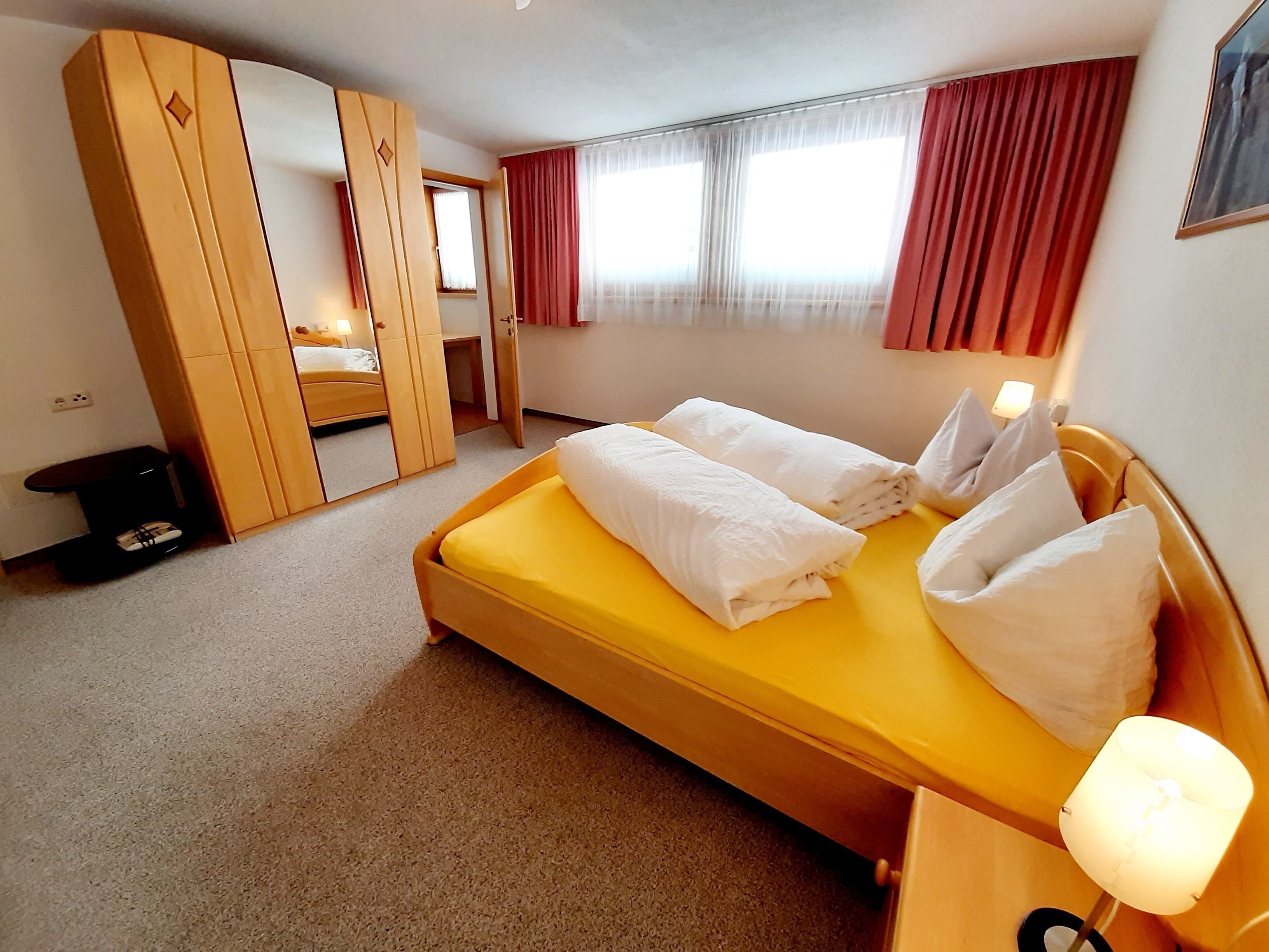 Comfort-Doppelzimmer | Zimmersafe, Schreibtisch, kostenloses WLAN, Bettwäsche
