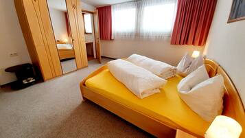 Comfort-Doppelzimmer | Zimmersafe, Schreibtisch, kostenloses WLAN, Bettwäsche