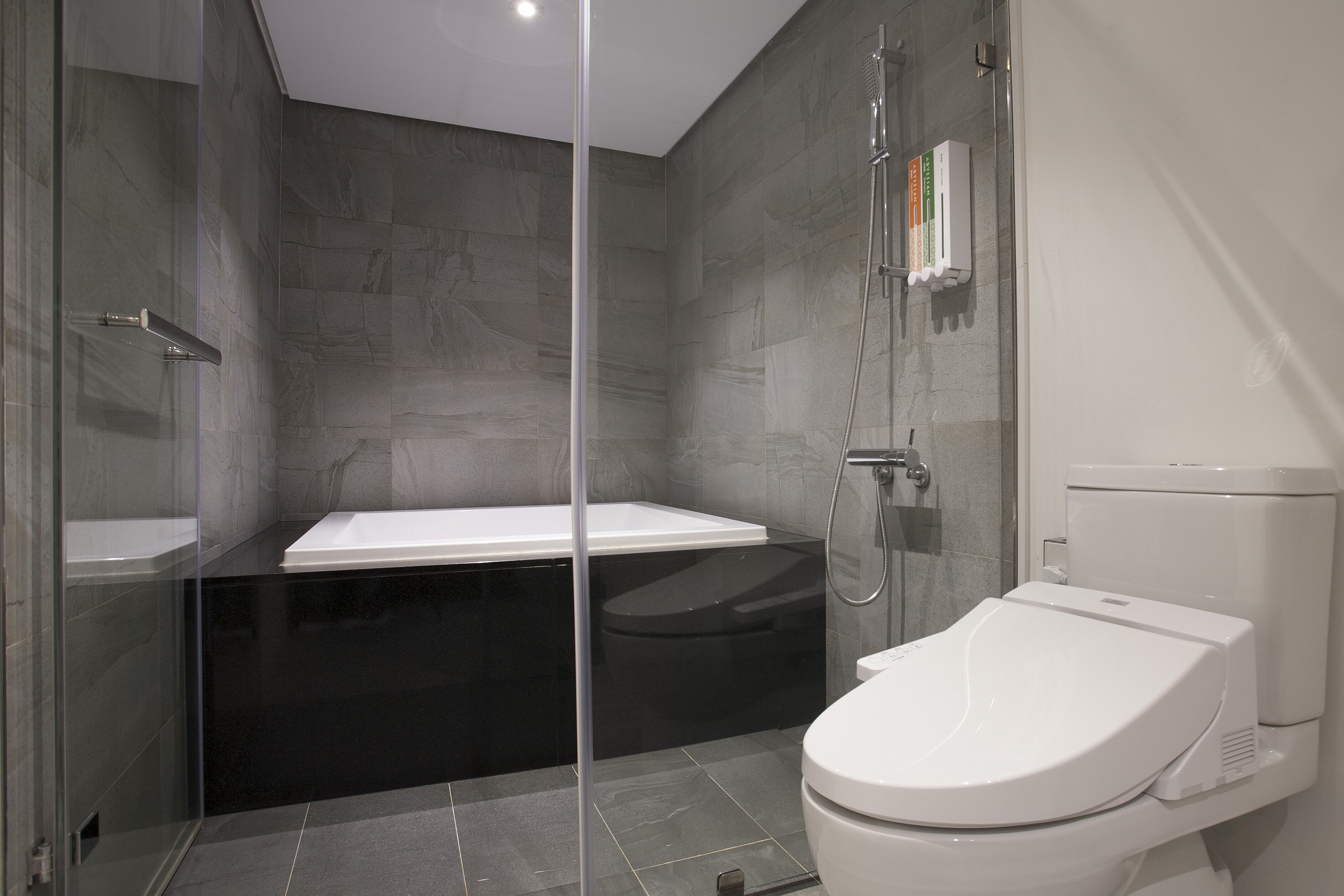 superior | deep-soaking bathtub