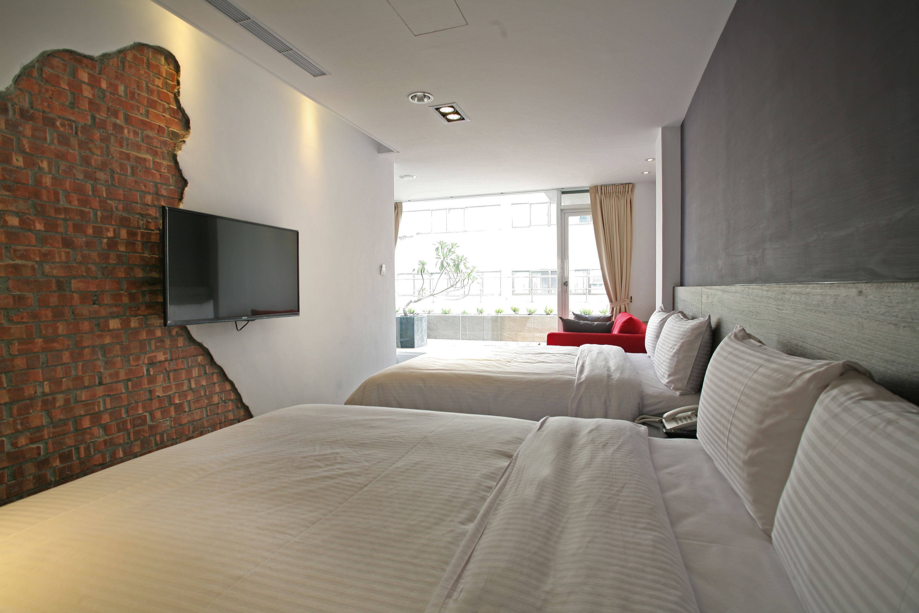 basic quadruple room | minibar, desk, soundproofing, free wifi