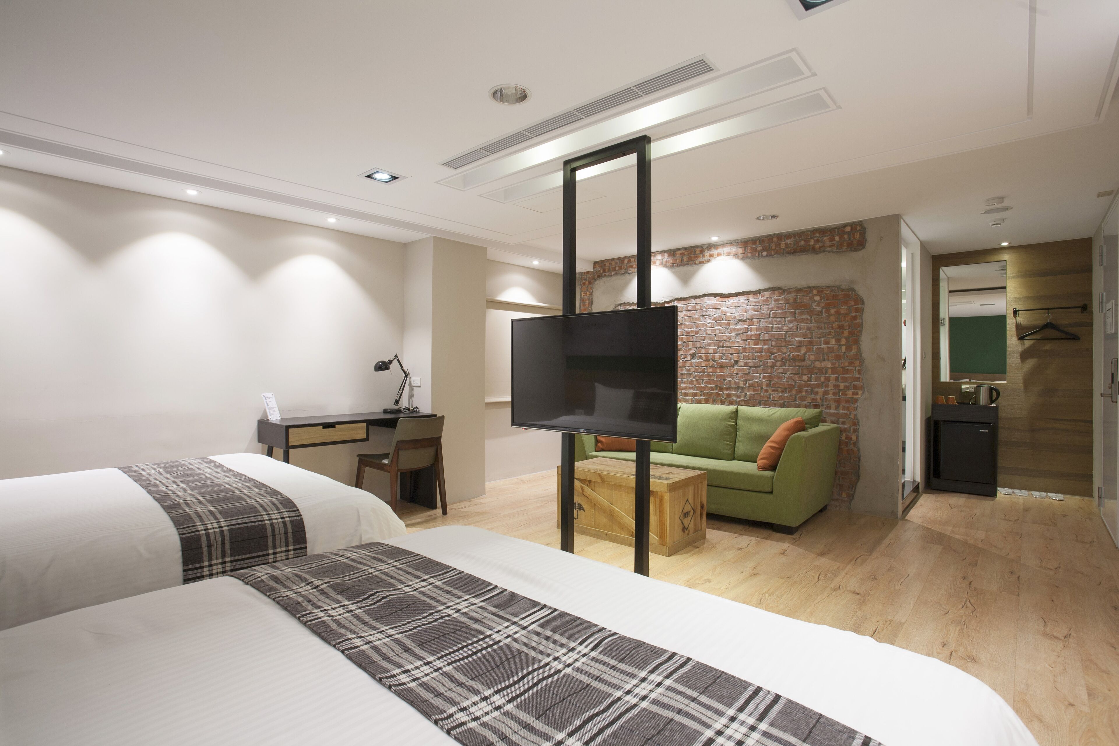 basic quadruple room | minibar, desk, soundproofing, free wifi