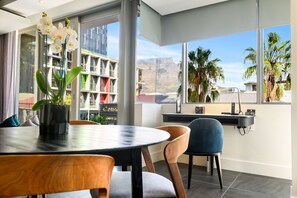 Luksushuoneisto, 1 makuuhuone, keittiö | Näkymä huoneesta