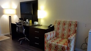 Bureau, accès au Wi-Fi (inclus), literie fournie