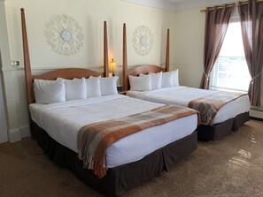 Panoramic Quadruple Room, 2 Queen Beds, Non Smoking, Ensuite | Individually decorated, individually furnished, iron/ironing board - Kennedy House (St. Andrews)