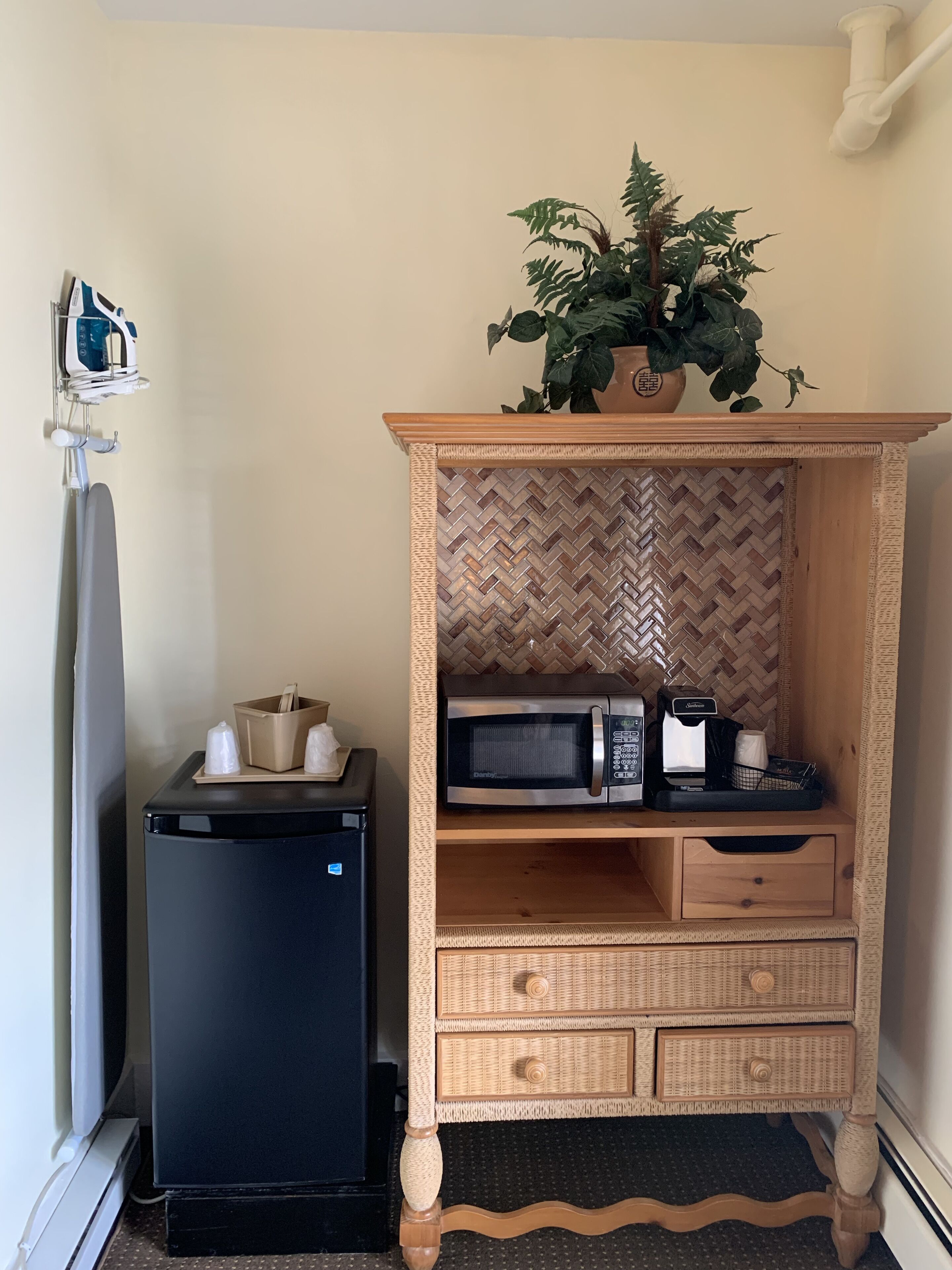 1 bedroom, individually decorated, individually furnished