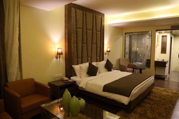 Winter Green Room | Minibar, värdeförvaringsskåp på rummet, skrivbord och ljudisolering