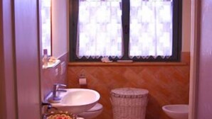 Double Room, Vineyard View | Bathroom - La Casa del Mandorlo (Monzambano)