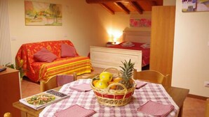 Double Room, Vineyard View | Private kitchen - La Casa del Mandorlo (Monzambano)