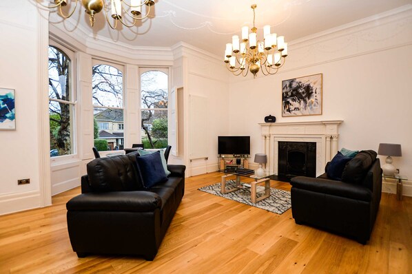 Superior Apartment, 1 Bedroom | Living area | Smart TV, streaming services