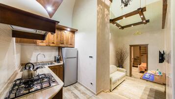 Luxury Apartment, Multiple Beds, Garden View | Private kitchenette | Coffee/tea maker