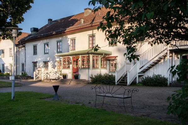 Se sirven desayunos, almuerzos y cenas; cocina local