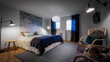 Habitació amb dos llits individuals | Decoració individual, cortines opaques, wifi gratuïta i roba de llit