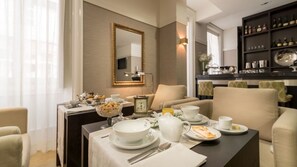 Petit déjeuner à emporter (14 EUR par personne)