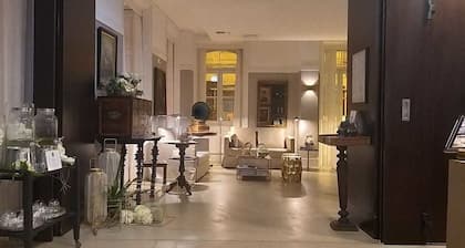 Universal Boutique Hotel