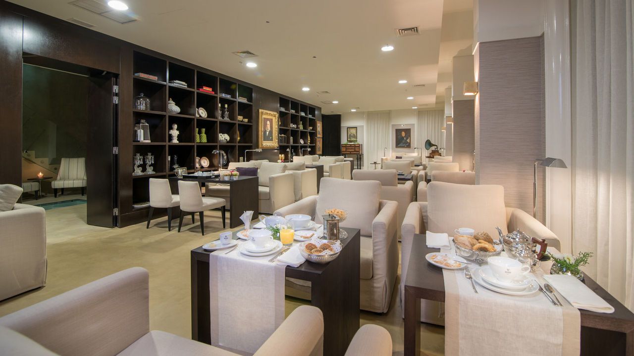 daily to-go breakfast (eur 14 per person)