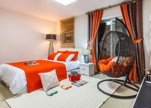 Double Room, 1 Double Bed (Orange, 1F) | Free WiFi, bed sheets - Spabellis Pension (Jeju City)