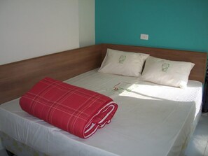 Suite Double Deluxe | Minibaari, työpöytä, silitysrauta/-lauta, ilmainen Wi-Fi