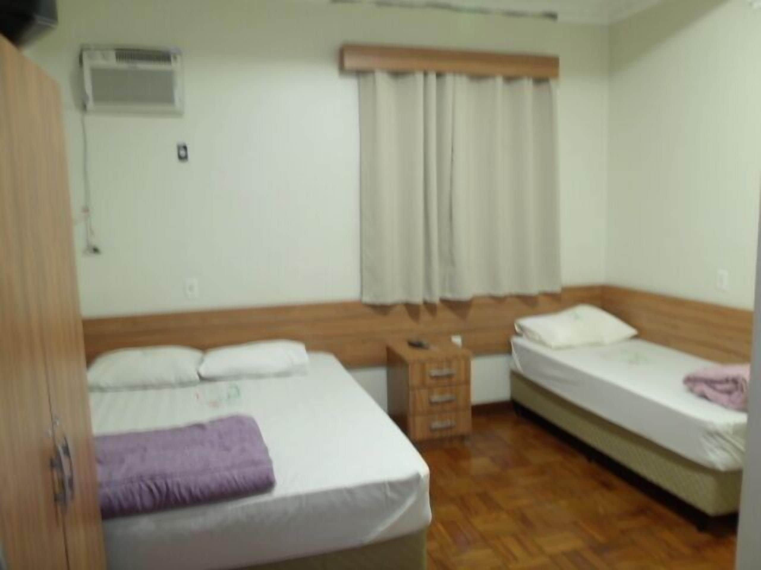 Suite Triple Deluxe | Minibaari, työpöytä, silitysrauta/-lauta, ilmainen Wi-Fi