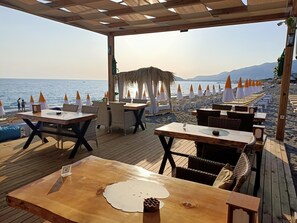 Beach nearby, sun loungers, beach umbrellas, beach bar - Bora Bora Butik Hotel (Alanya)
