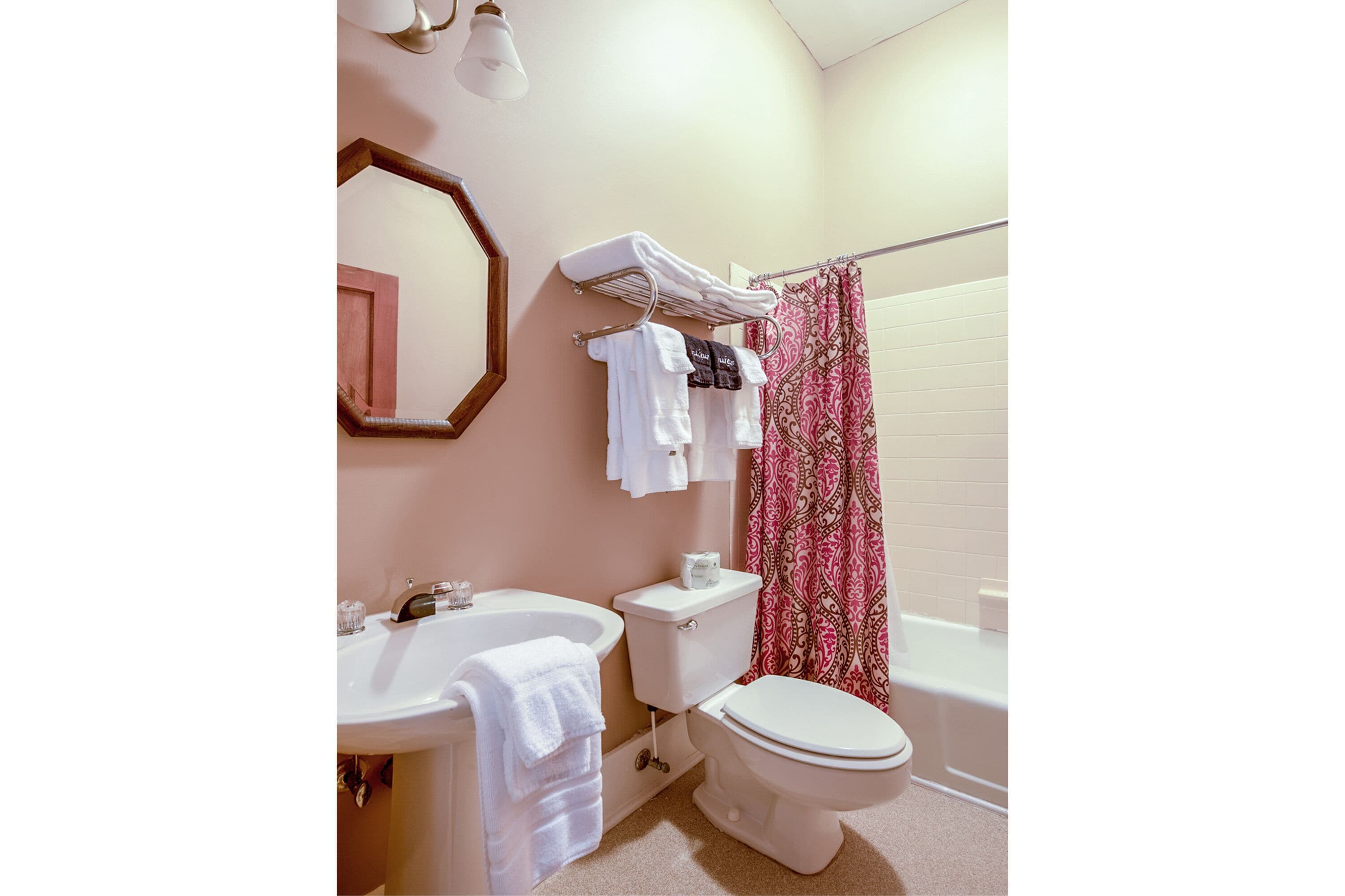 room, 2 single beds | bathroom | combined shower/bathtub, free toiletries, hair dryer, towels
