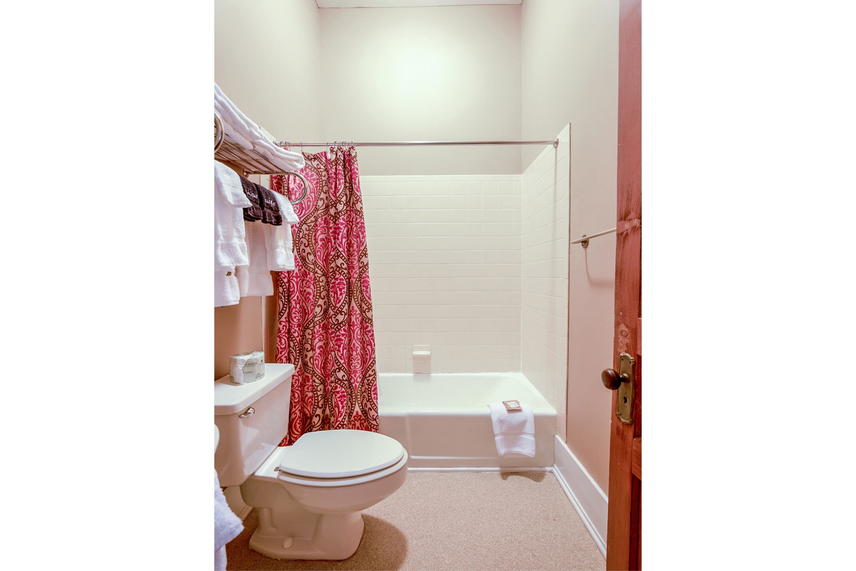room, 2 single beds | bathroom | combined shower/bathtub, free toiletries, hair dryer, towels