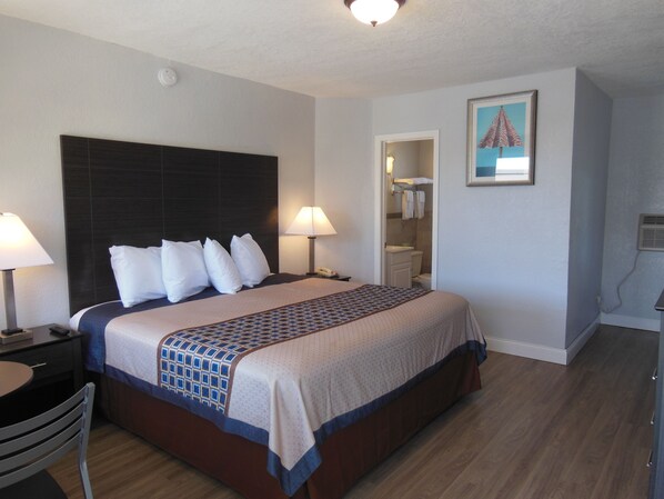 Room, 1 King Bed, Non Smoking | Free WiFi, bed sheets