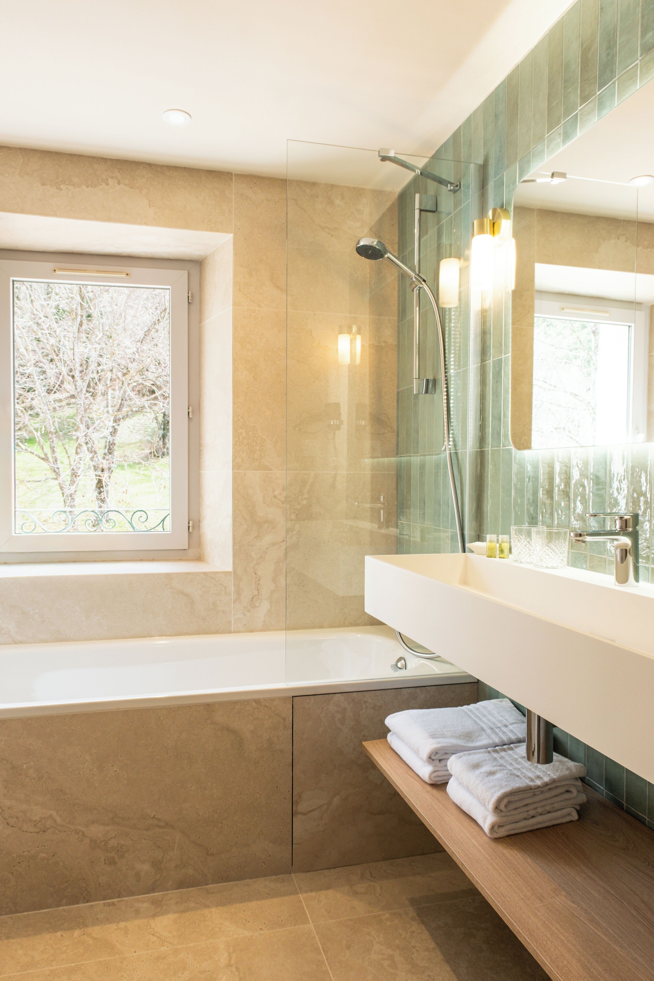 Gratis toiletartikelen, een haardroger, handdoeken