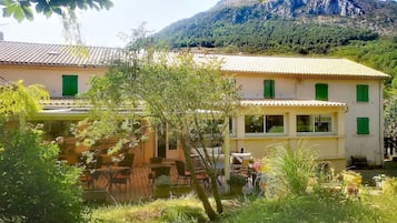 Fachada da propriedade