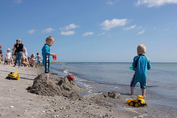 En la playa, arena blanca