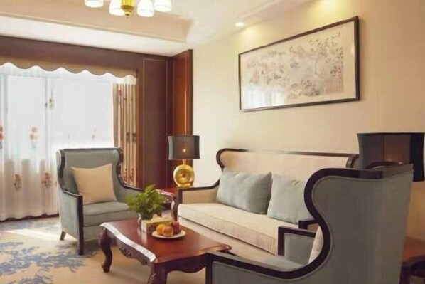 Minibar, in-room safe, alarm clocks