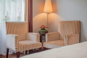 Minibar, in-room safe, alarm clocks