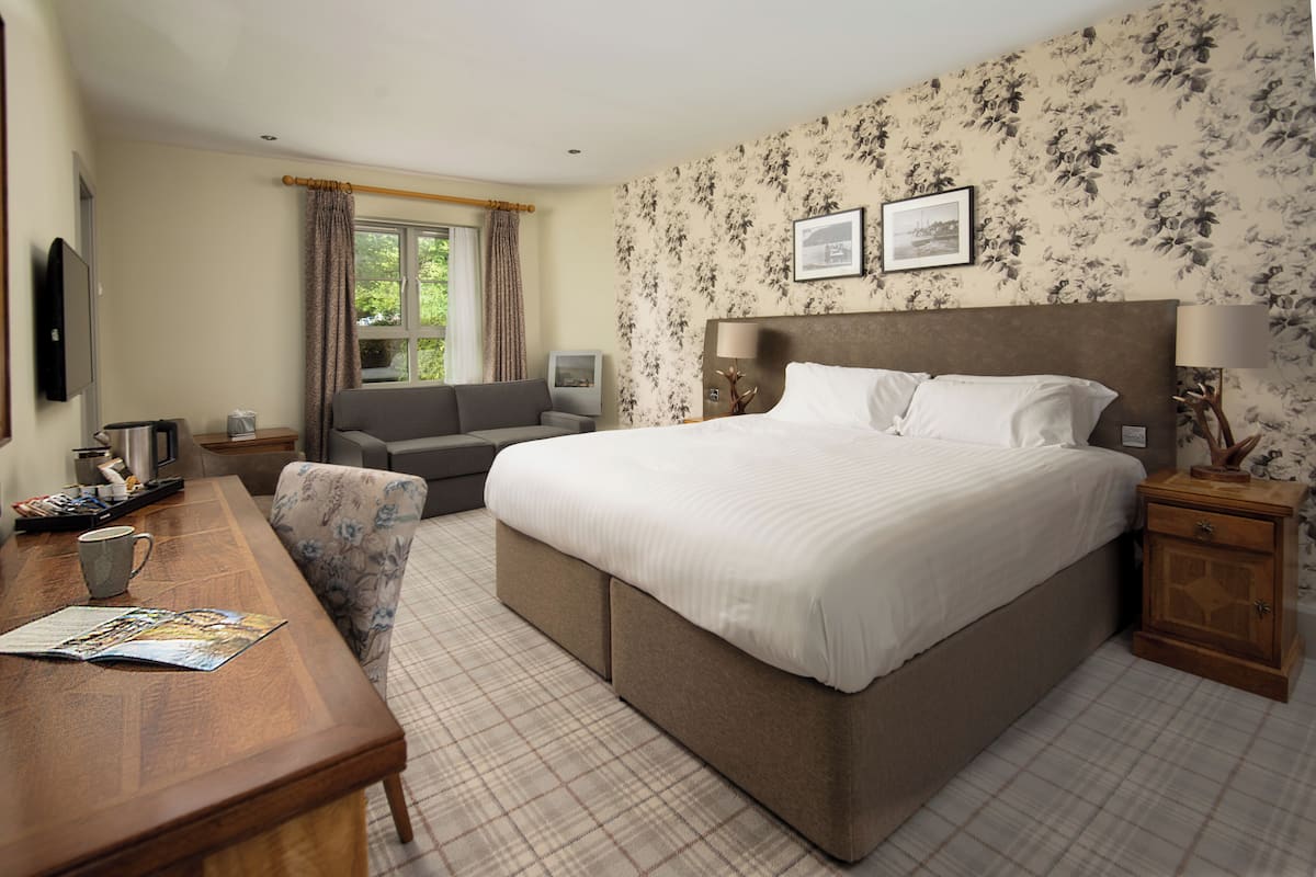 Family Room | In-room safe, desk, iron/ironing board, free WiFi