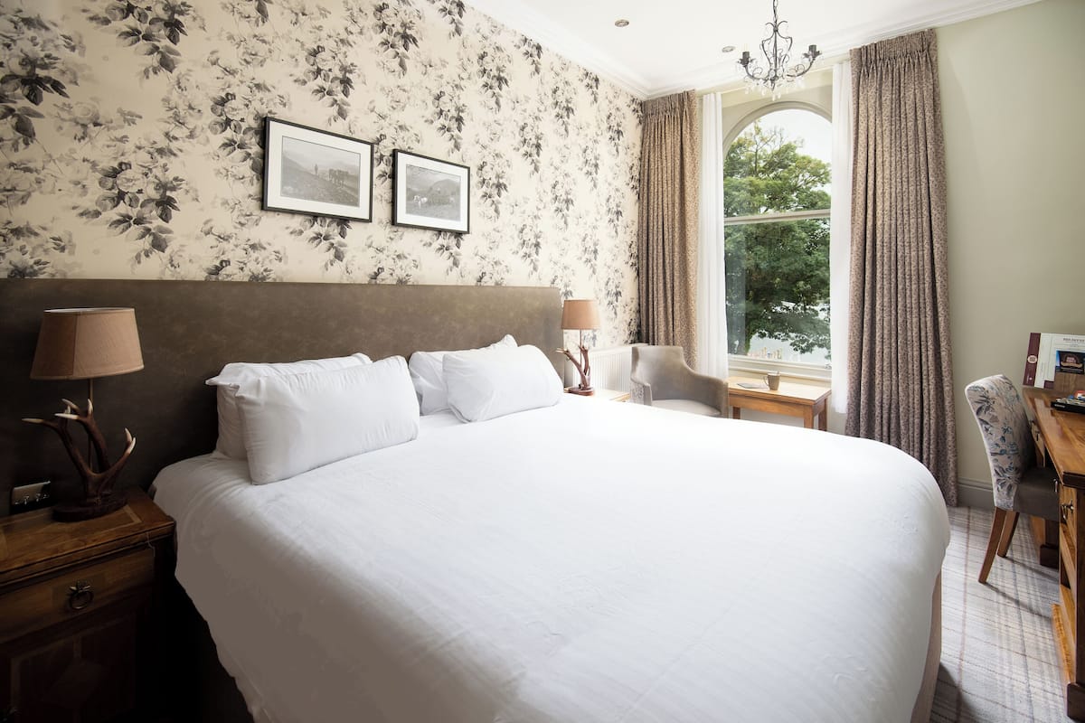 In-room safe, desk, iron/ironing board, free WiFi