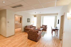 아파트 | 책상, 유아용 침대, 무료 WiFi,  침대 시트