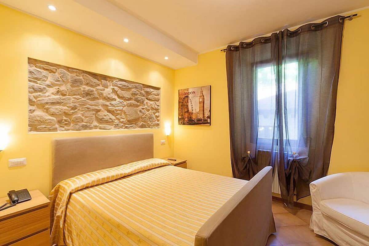 Rollaway beds, free WiFi