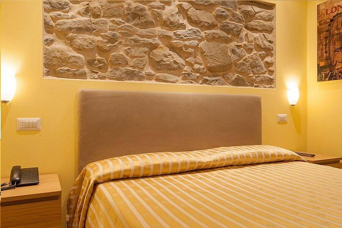 Rollaway beds, free WiFi