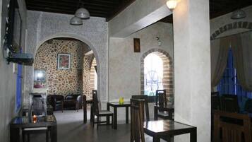 Sudah termasuk sarapan ala kontinental setiap hari