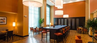 亨茨维尔希尔顿欢朋套房酒店