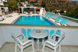 Basic-Zimmer, 2 Einzelbetten, Poolblick | Blick vom Balkon