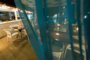 Poolside bar