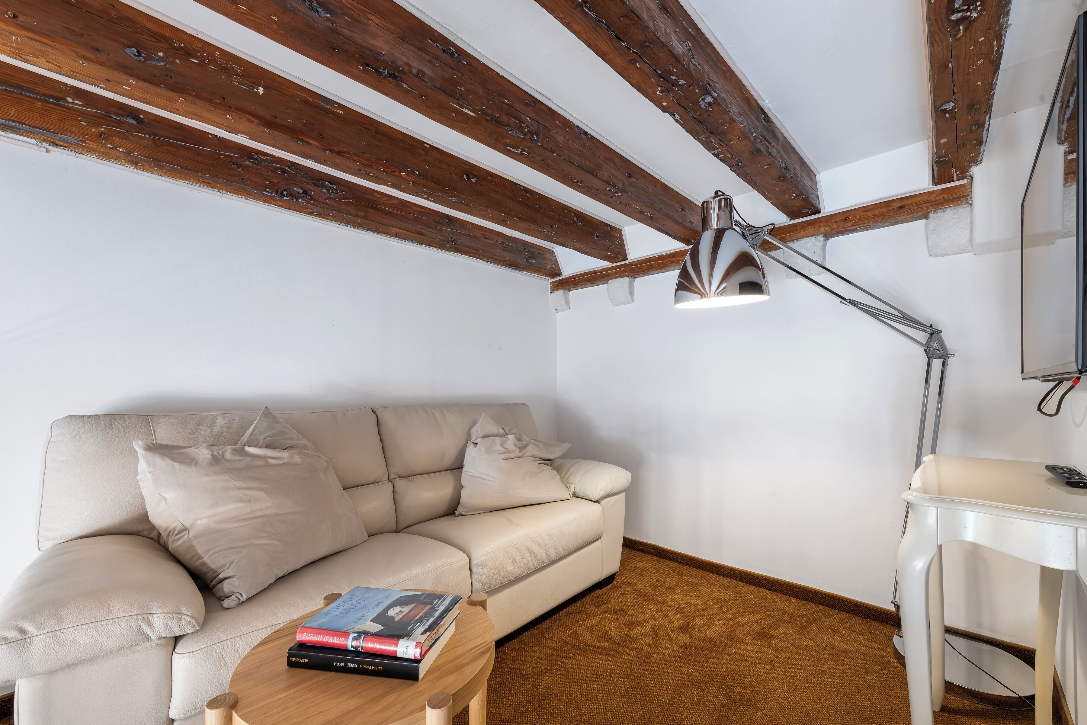 Deluxe Double Room | Living area | TV, DVD player