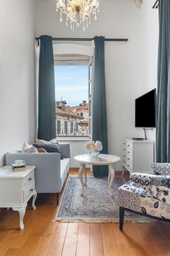 Deluxe Suite, City View | Living area | TV, DVD player