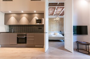 Cubrecamas, tabla de planchar con plancha, cunas y wifi gratis 