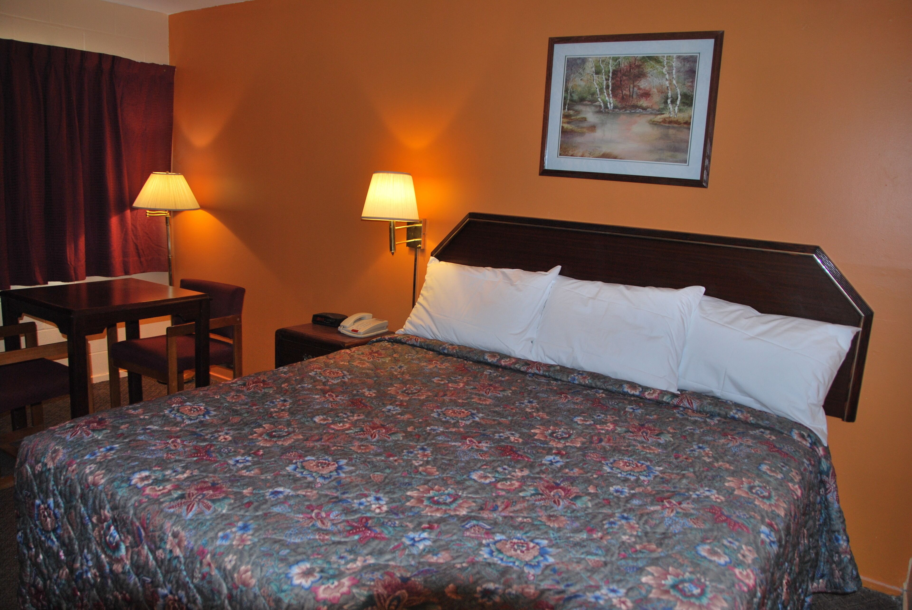 King Room Handicap Accessible | Desk, free WiFi, bed sheets