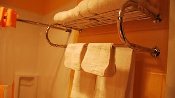 Shower dan handuk